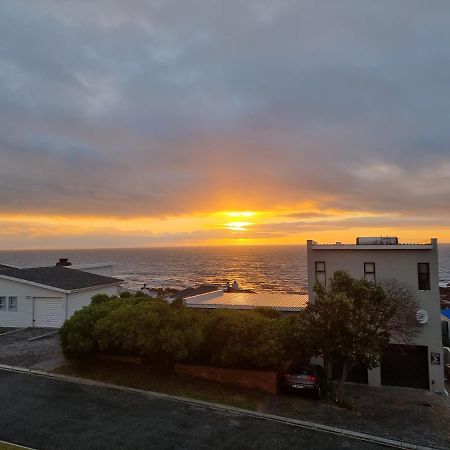 The Bay Lodge Gansbaai Exteriör bild