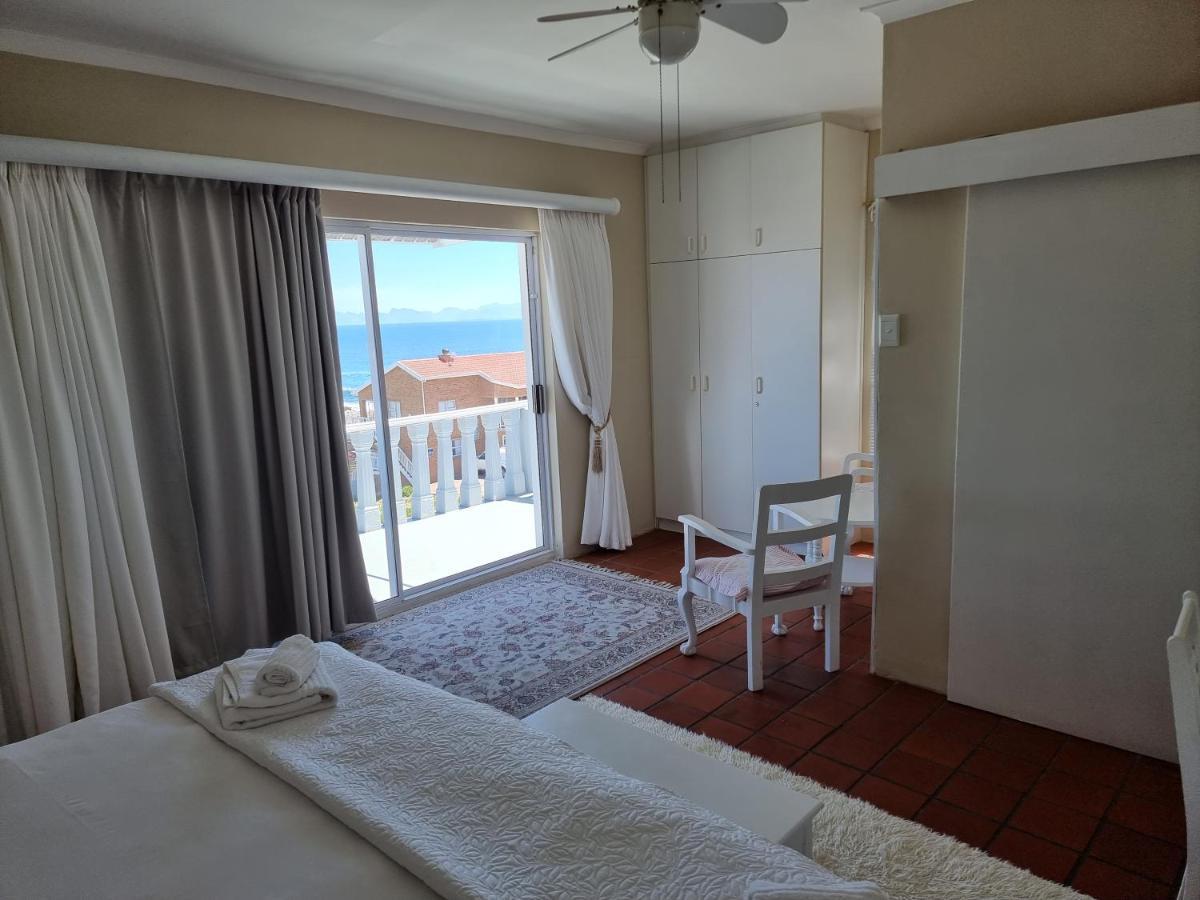 The Bay Lodge Gansbaai Exteriör bild