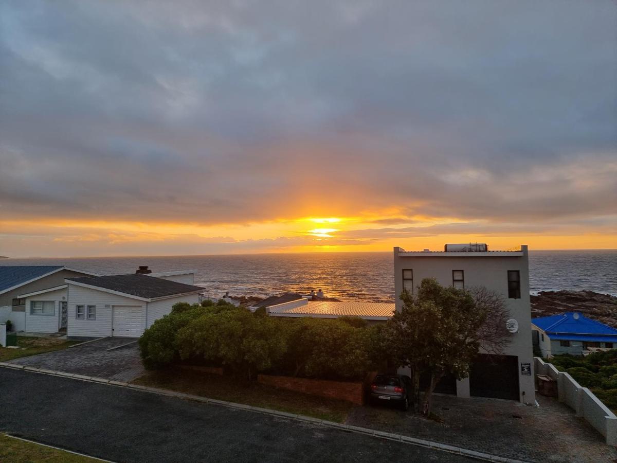 The Bay Lodge Gansbaai Exteriör bild